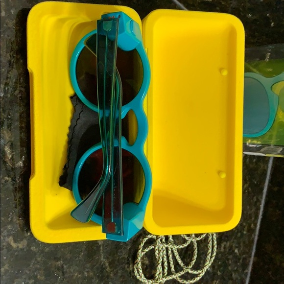 Spectacles - Picture 3 of 4